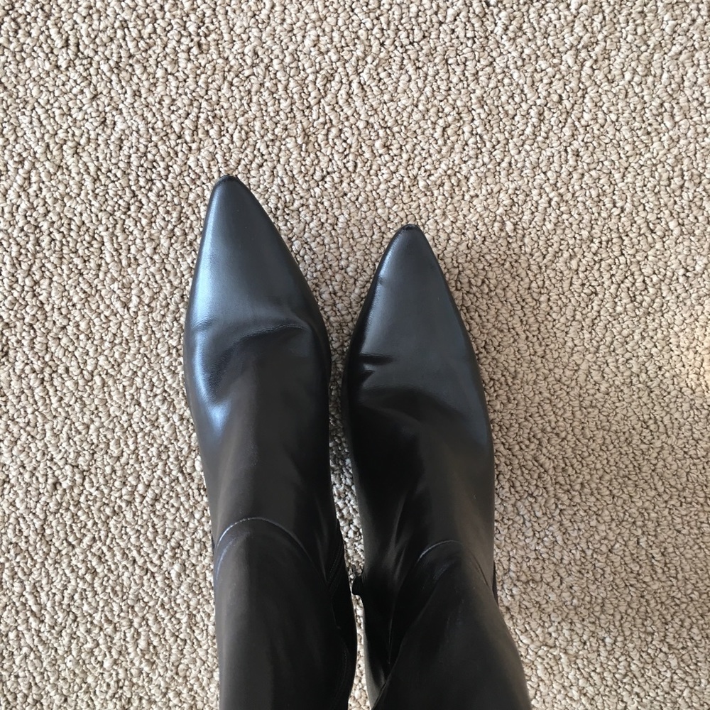 Calvin Klein Brown Leather boots with suede trim. - Picture 4 of 8